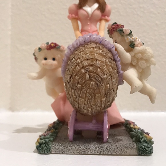 Vintage - A Stroll In The Park - Figurine - Kristin Hackett - Retired 1997 - $35 - Picture 11 of 15